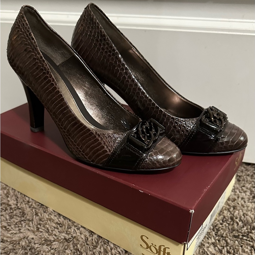 Sofft “Teresina” Brown snake pumps with chain detail